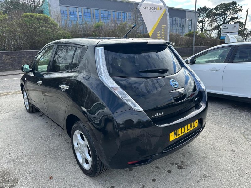NISSAN LEAF