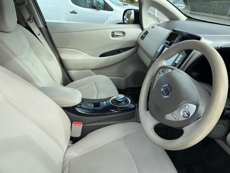 NISSAN LEAF