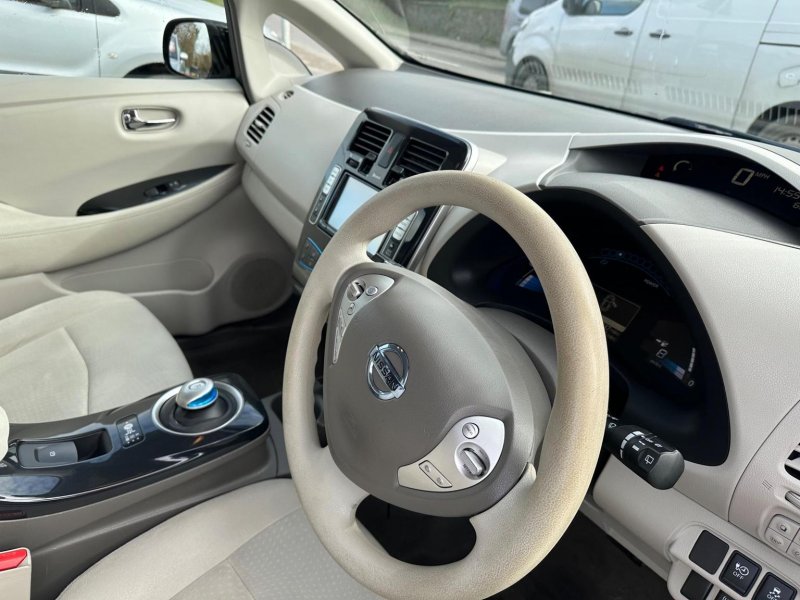 NISSAN LEAF